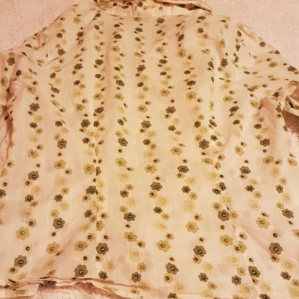 Button up top - Picture 5 of 5